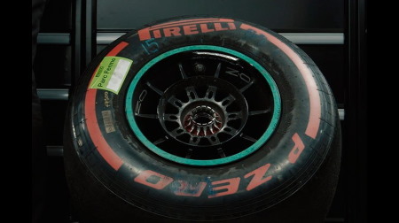 メルセデス、F1モナコGPでナットが破損したボッタスのタイヤを外すことに成功