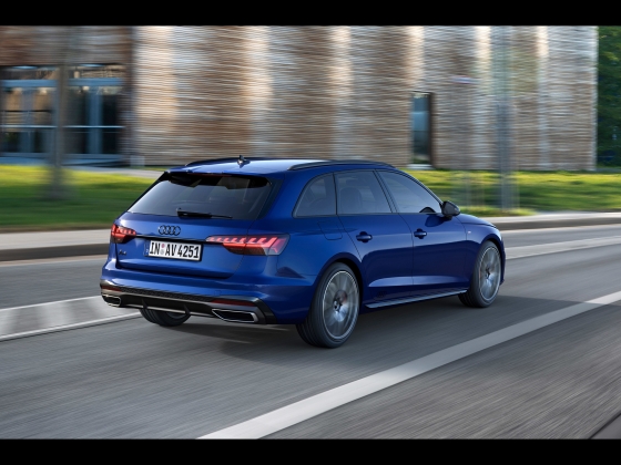 Audi A4 Avant S line competition plus [2022] 003