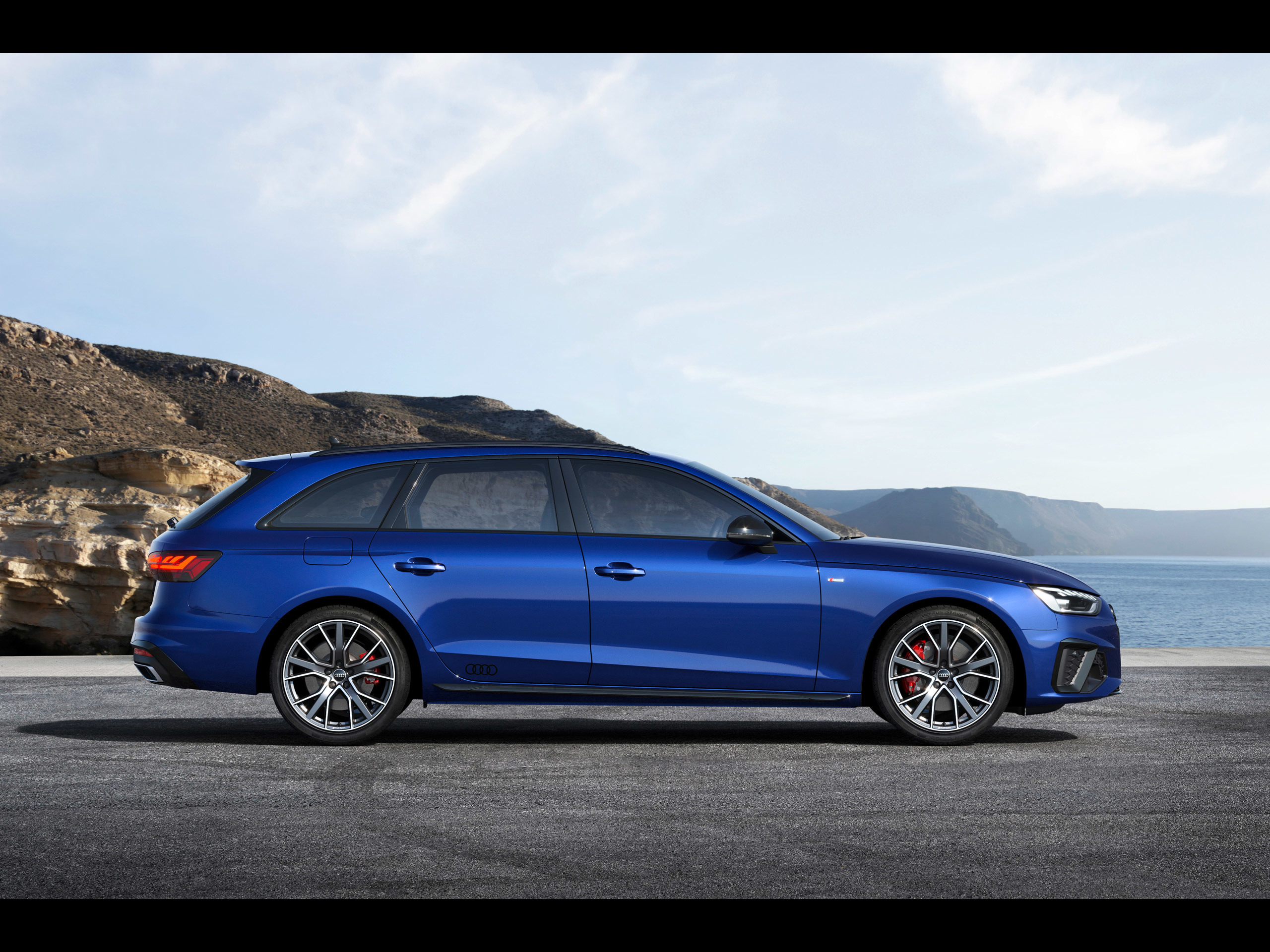 Audi A4 Avant S line competition plus [2022] - アウディに嵌まる