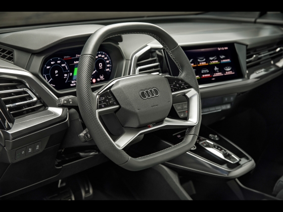 Audi Q4 40 e-tron S line [2021] 005