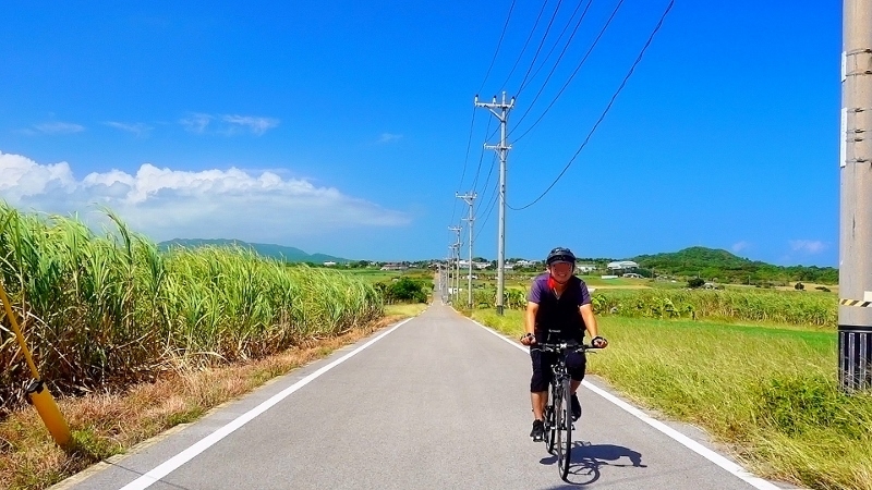 小浜島 シュガーロードと自転車 (800x450)