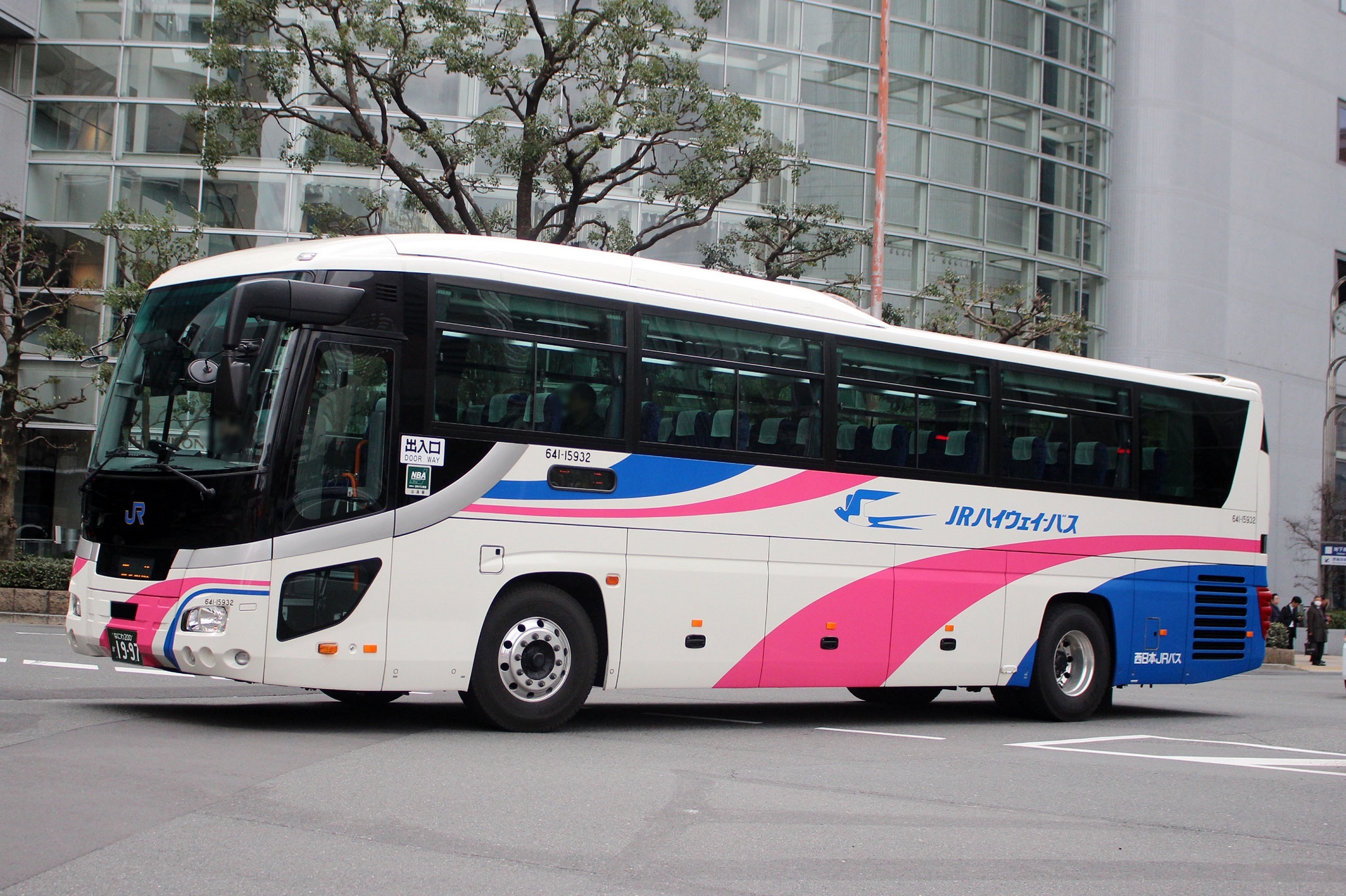 西日本JRバス 641-15932