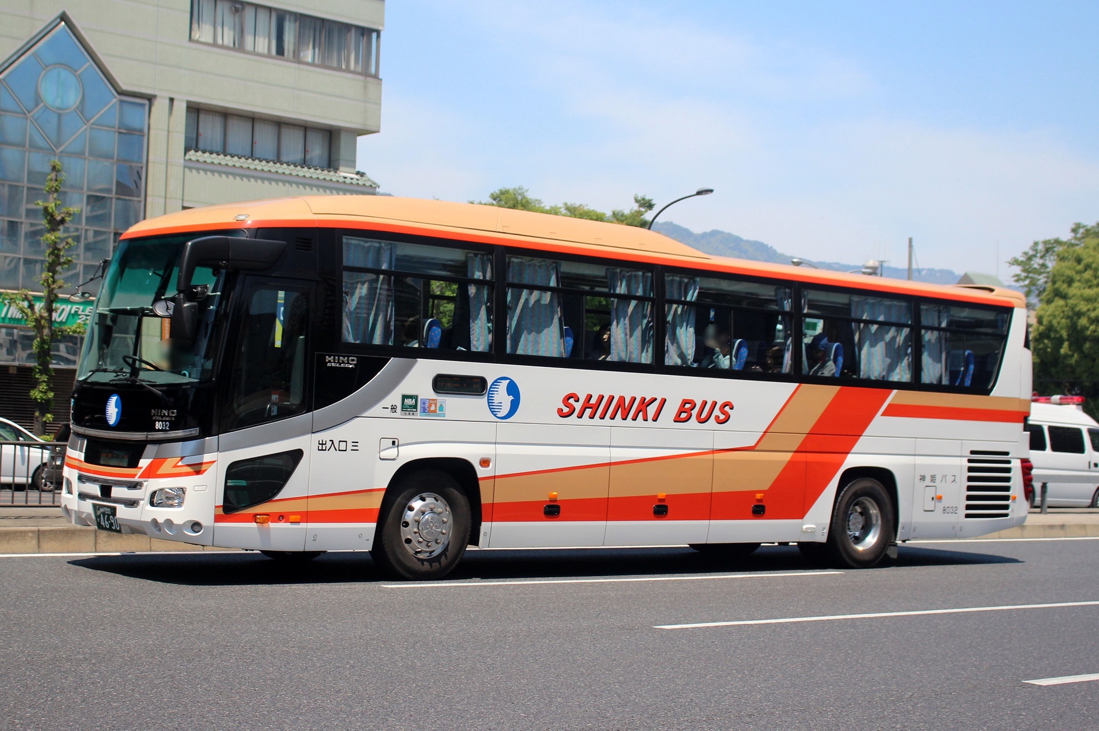 神姫バス 8032