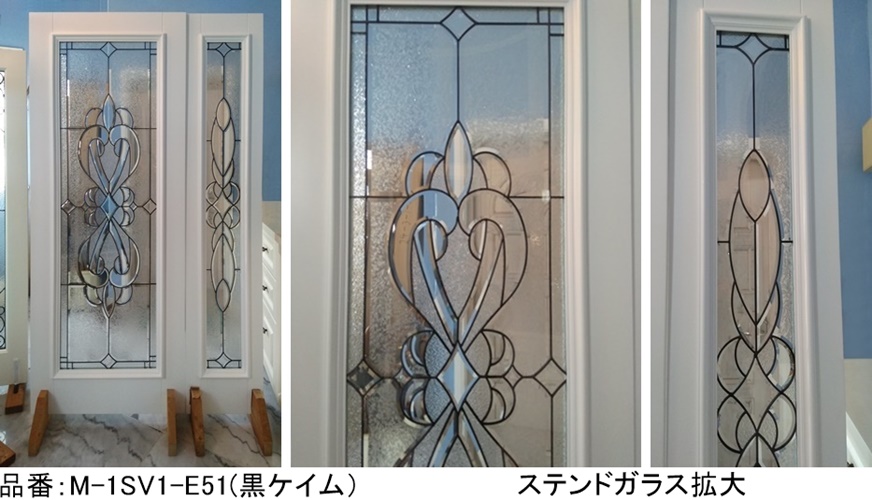 中央に花のようなデザインが印象的なステンドガラスが入った白色の親子ドア