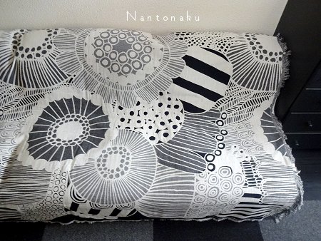 Nantonaku 夏の模様替え　ソファーのカバーをmarimekko Siirtolapuutarha に　3