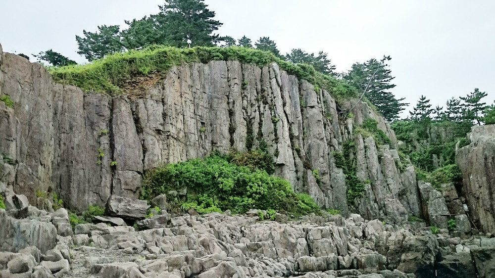 東尋坊の断崖絶壁