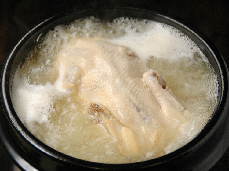 韓国宮廷料理サムゲタン（参鶏湯）