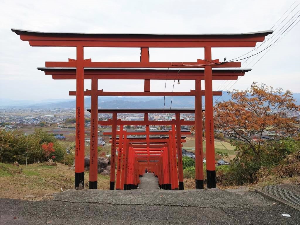 「浮羽稲荷神社(福岡県うきは市)」SNSで人気のスポット！まちを一望の景観と連なる鳥居