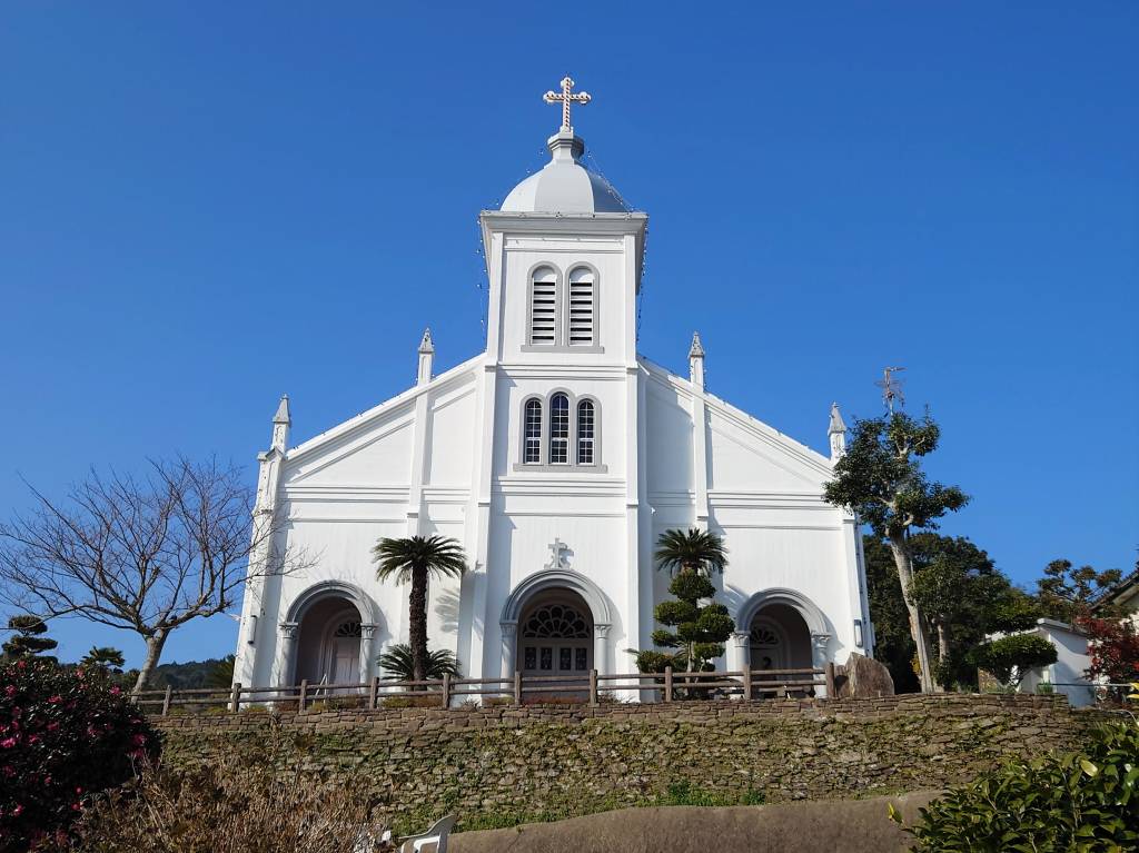 「大江天主堂(熊本県天草市)」丘の上に建つロマネスク様式の白亜の教会！ガルニエ神父が建立