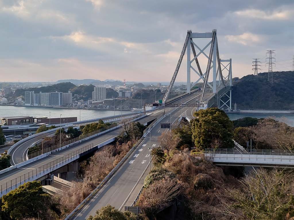 「和布刈第2展望台(北九州市門司区)」関門橋を見下ろすパノラマ絶景と日本一の陶板壁画