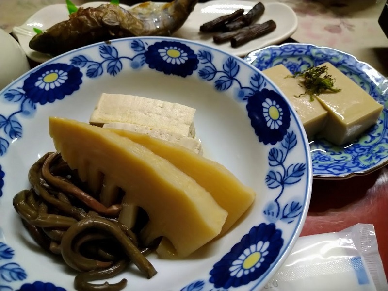 夕食＿筍とフキの煮物、胡麻豆腐